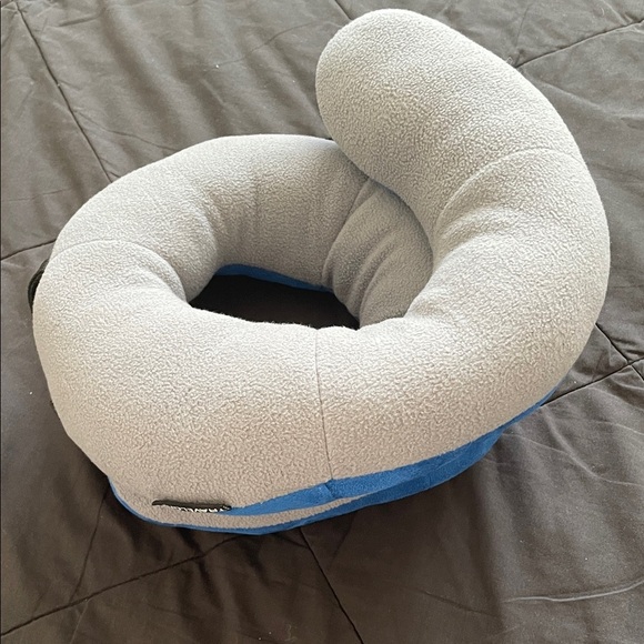 Travelon Vibrant Blue and Soft Gray Travel Pillow - Picture 9 of 11